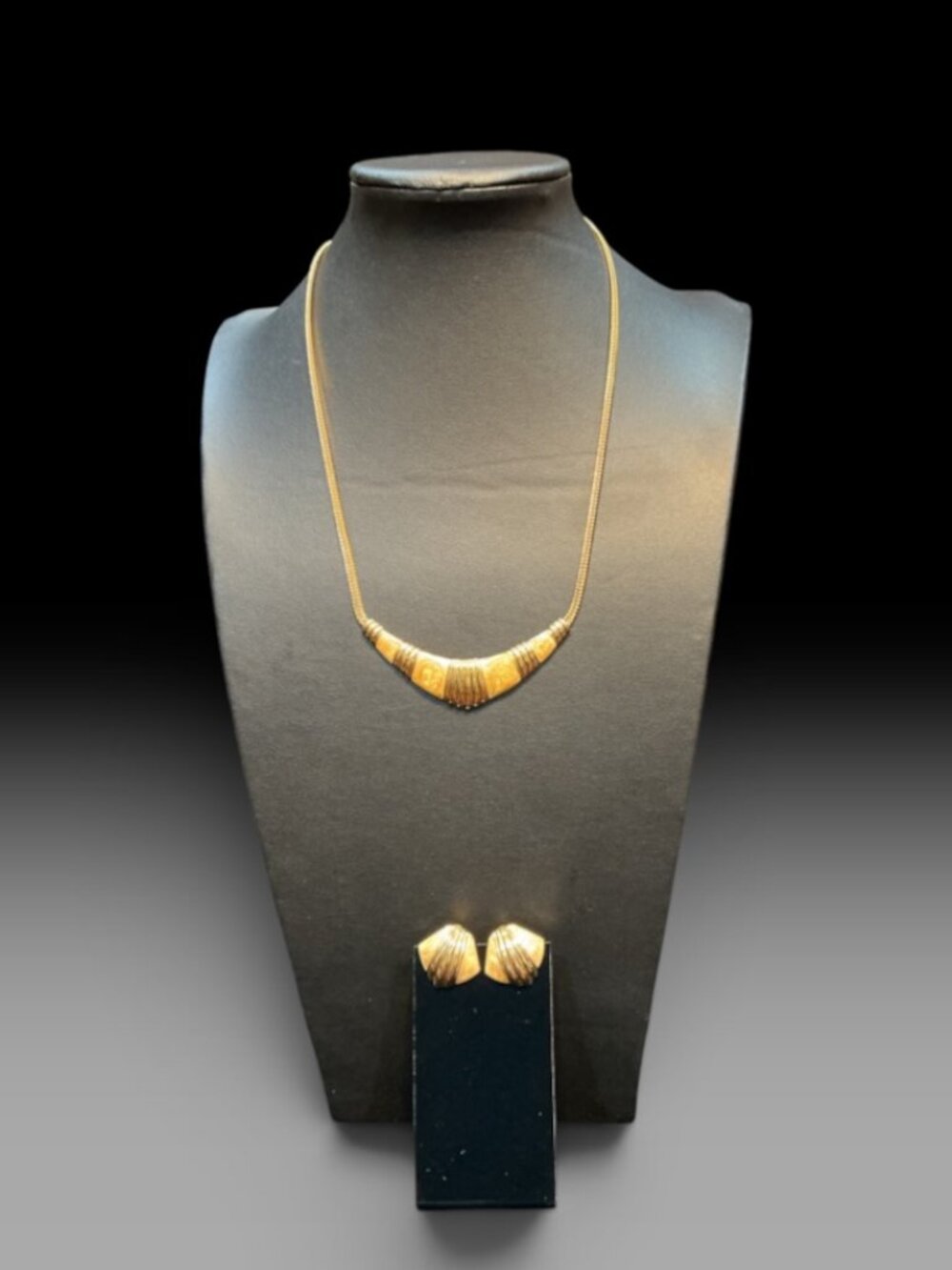 Vintage Gold Tone Enamel Necklace Clip On Earrings Matching Jewelry Set Unsigned